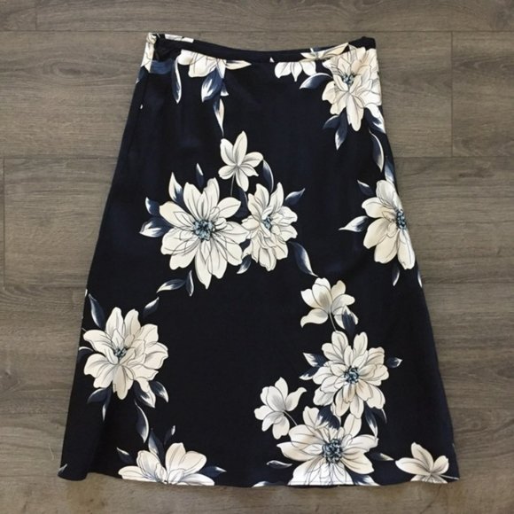 CASUAL CORNER Women's Size 12 100% Silk A-Line Floral Skirt Navy & White - Picture 2 of 11